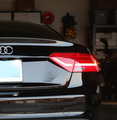 Audi A4 saloon Semi-Dynamic Indicators